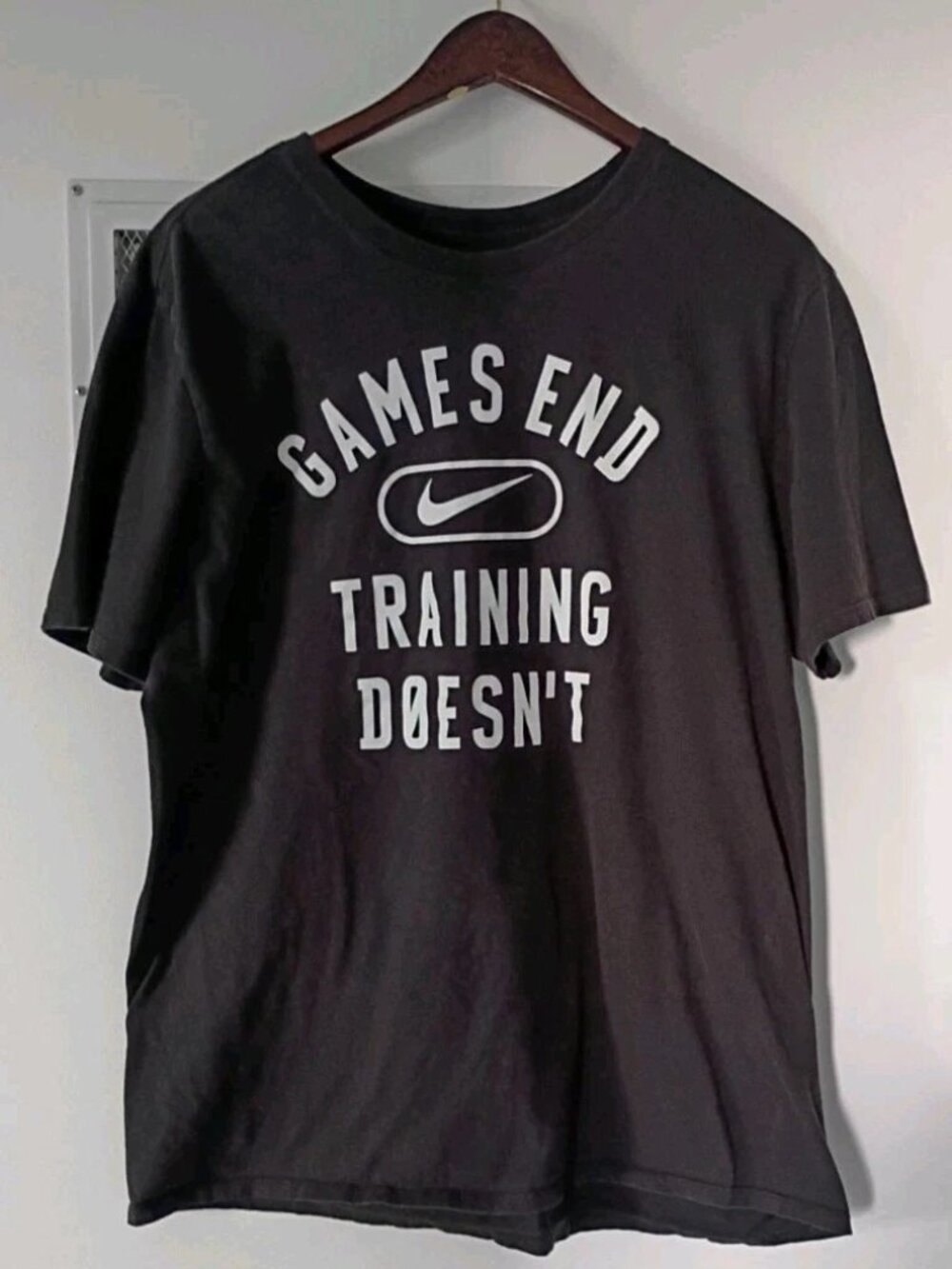 Nike Dri-Fit Games End Training Doesnt Athletic Cut Shirt Mens Size XL